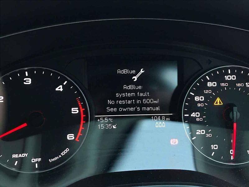 Hlášení systému AdBlue může upozorňovat také na závadu. Samotné doplnění kapaliny pak nemusí pomoci. Ilustrační foto.