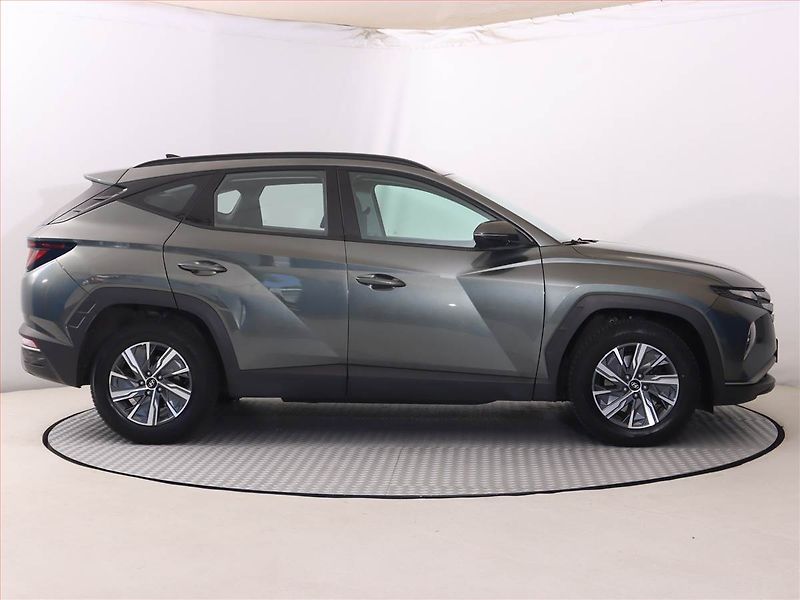 Hyundai Tucson (2022) Family 1.6 T-GDI - fotka 6 z 21
