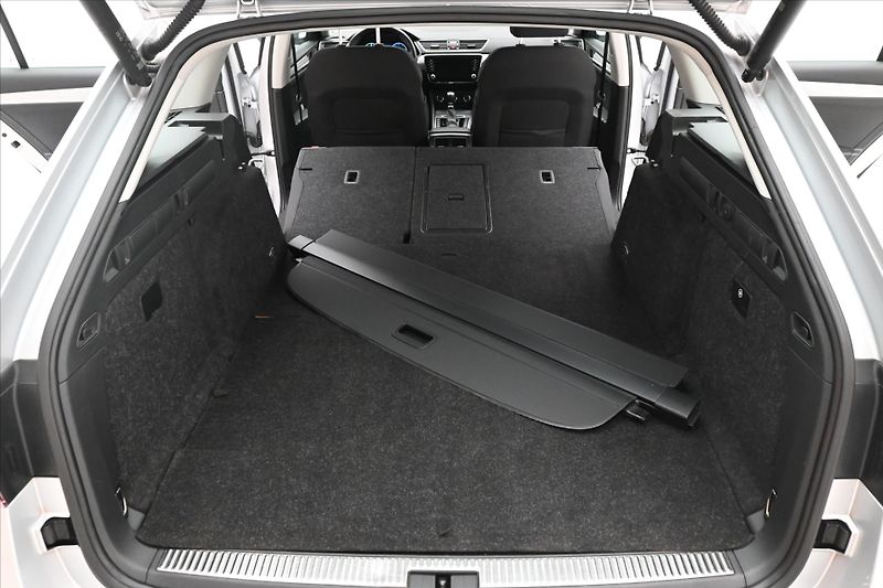 Škoda Superb 1,4 TSI iV 160KW DSG Ambition - fotka 11 z 31