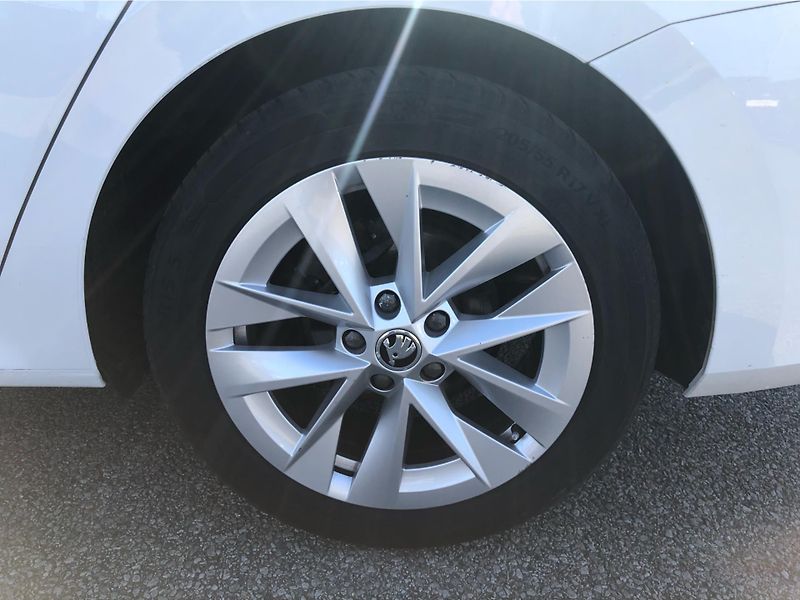 Škoda Octavia Combi 2.0 TDi DSG 7st. STYLE - fotka 14 z 29