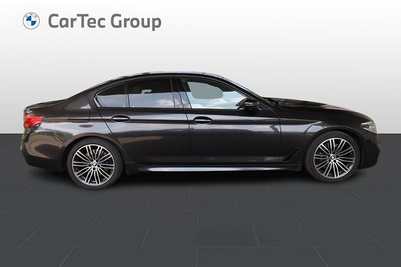 BMW Řada 5 530d xDrive Limousine - fotka 4 z 30