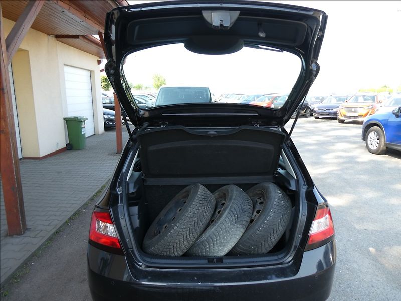 Škoda Fabia 1,0 TSI 81kW Ambition,2 x kola - fotka 23 z 38