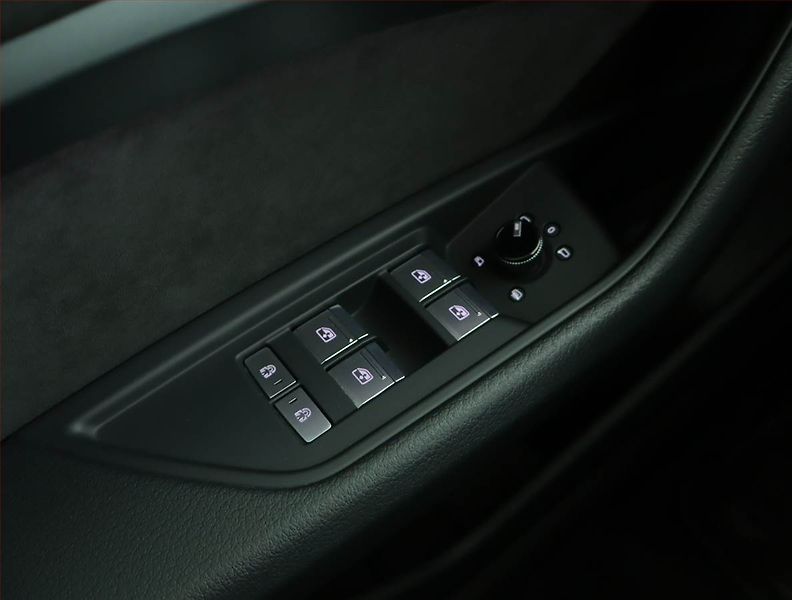 Audi e-tron (2021) 50 quattro, SoH 92% - fotka 15 z 19
