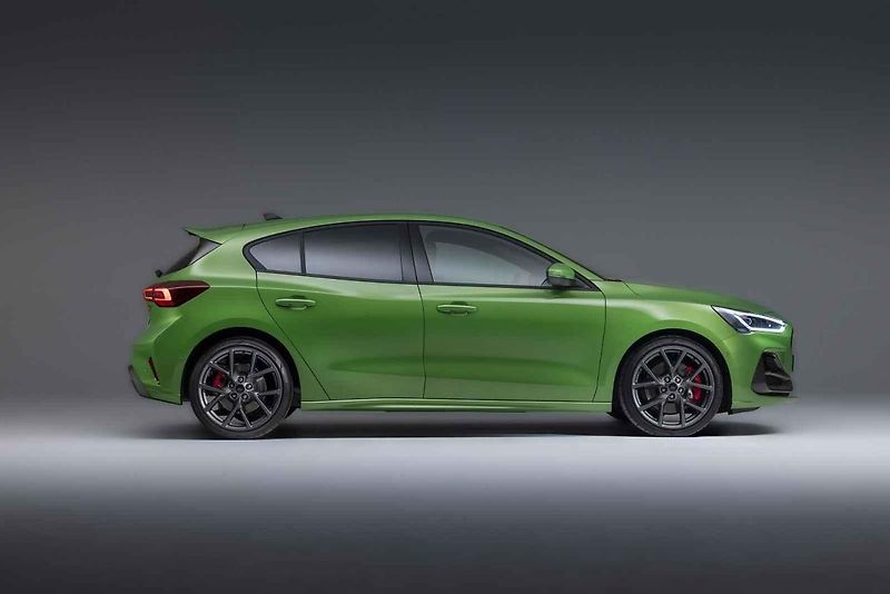 Ford Focus ve verzích ST-Line, Active a ST po faceliftu v roce 2021
