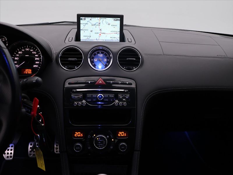 Peugeot RCZ 1,6 16V 147kW Allure Navi - fotka 18 z 32