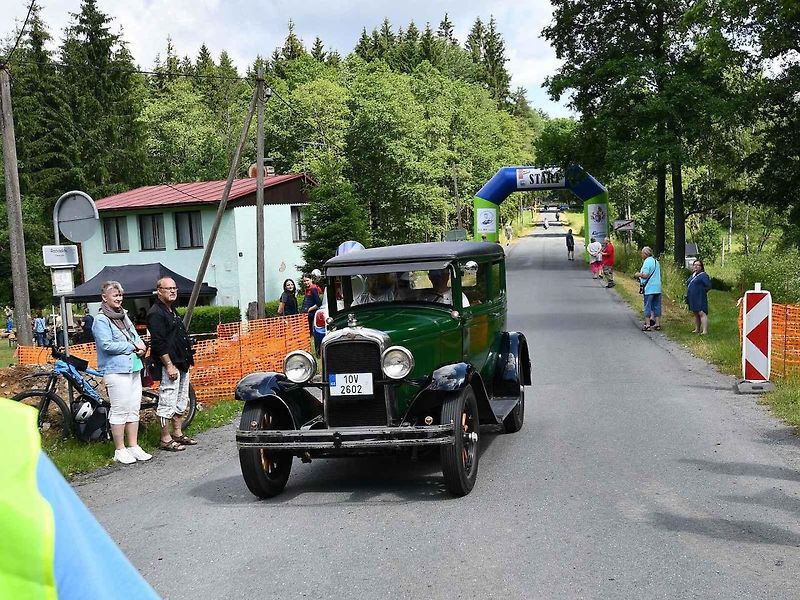 Přehlídka historie, noblesy, technických zajímavostí a unikátů. To byla Jízda Saši Kolowrata.
