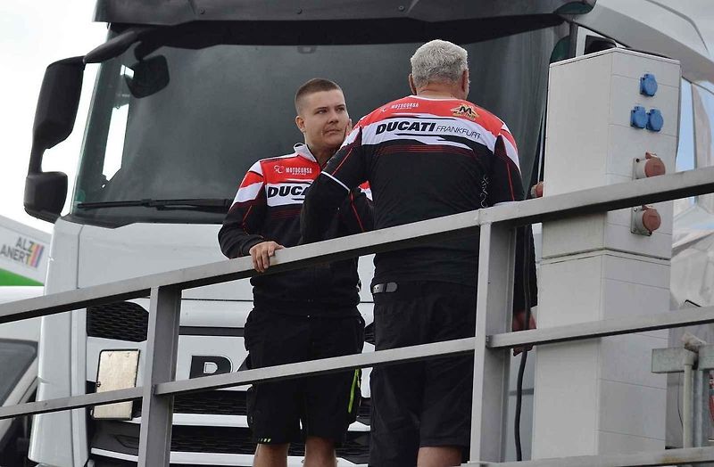 Autodrom Most o víkendu hostil závody mezinárodního mistrovství Německa IDM a závod FIM mistrovství světa sidecarů. Na snímku je rakouský jezdec Philipp Steinmayr v plné jízdě třídy Superbike.