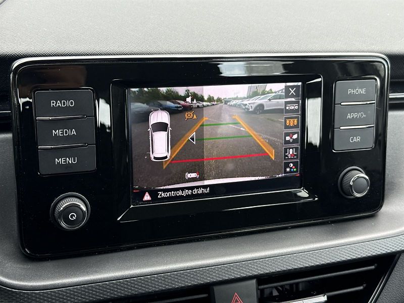 Škoda Kamiq (2023) 1.0 TSI Fresh - fotka 12 z 32