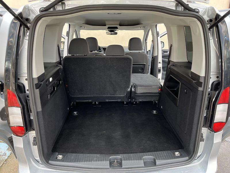 Volkswagen Caddy (2023) 2.0TDI 90KW Tourneo Connect 6r - fotka 15 z 33