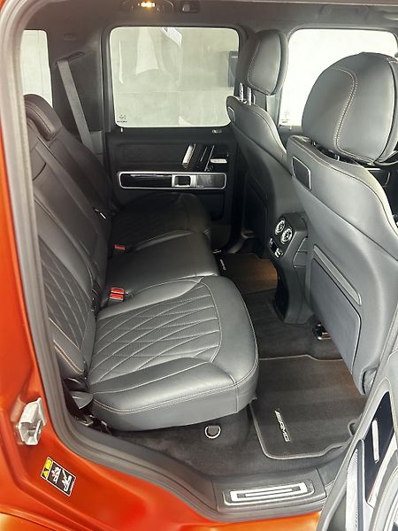 Mercedes-Benz Třídy G (2023) G 500 Manufaktur Orange AMG  - fotka 16 z 20