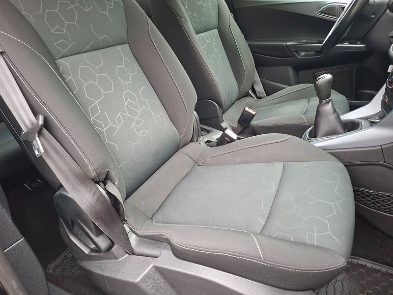Ford B-MAX (2014) 1.0i 74kW E-BOOST - fotka 16 z 25