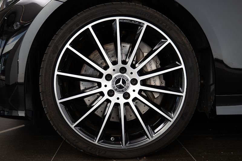 Mercedes-Benz Třídy E d 4M coupé Burmester/360/Pano - fotka 19 z 21
