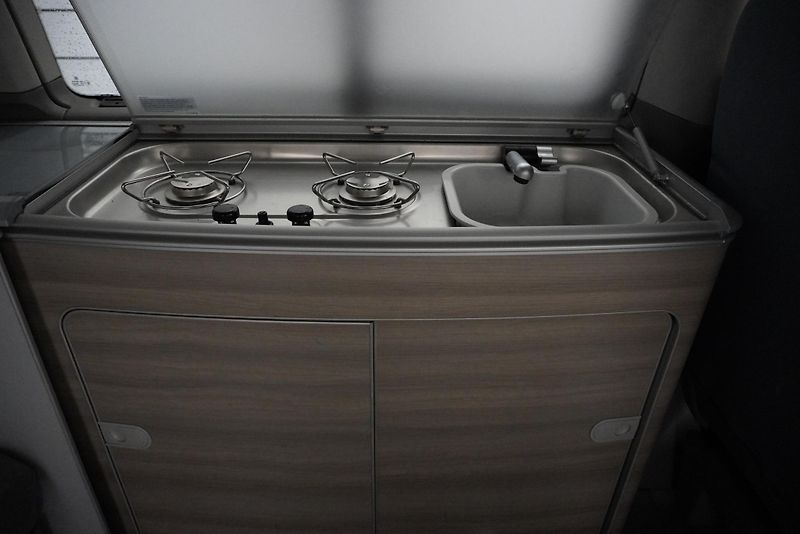 Volkswagen Transporter 2.0TDi CALIFORNIA kuchyň/spaní - fotka 33 z 37