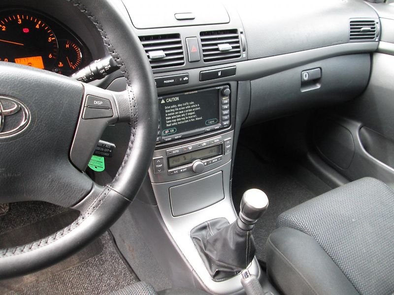 Toyota Avensis (2008) 2,2  130 KW - fotka 24 z 24