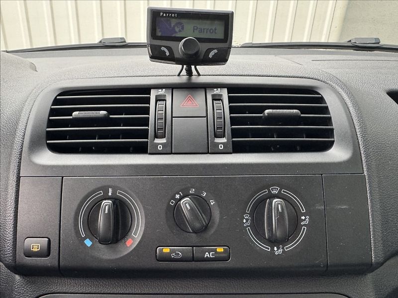 Škoda Fabia 1,4 i 16V 63kW DPH 1.maj ČR - fotka 34 z 47