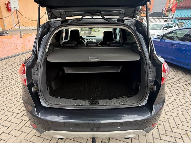 Ford Kuga (2008) 2.0 TDCi 4x4 - fotka 13 z 17