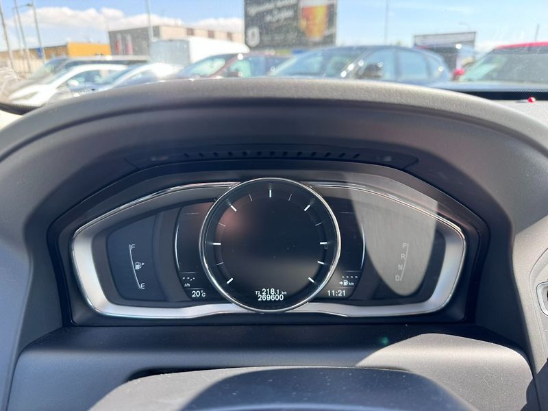 Volvo XC60 (2015) 4X4 2,4 D5 158 KW SUMMUM ČR - fotka 25 z 50