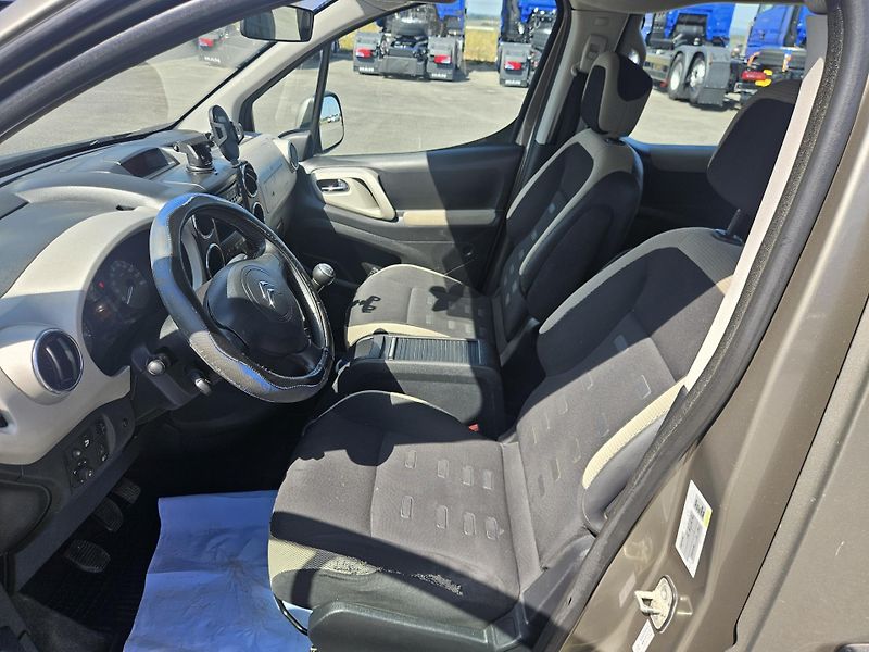 Citroën Berlingo 1,6 HDI 84 kW tažné, nez. top. - fotka 13 z 19