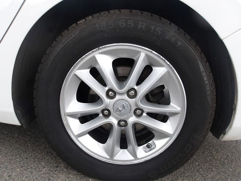 Hyundai i30 1,6i ČR - fotka 11 z 27