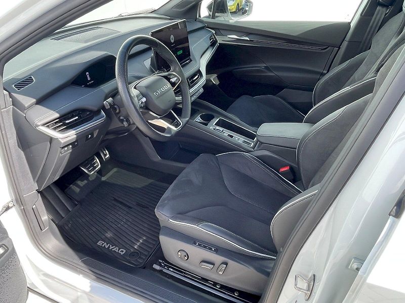 Škoda Enyaq (2026) Sportline 85 82kWh / 210 kW - fotka 7 z 30