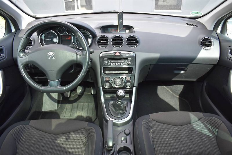 Peugeot 308 2,0 HDI STYLE,1.M,PANO,PĚKNÁ - fotka 9 z 16