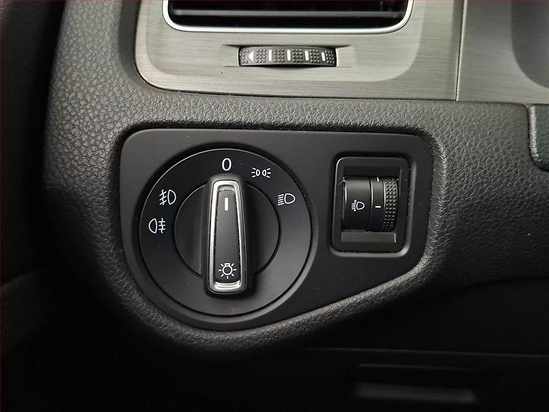 Volkswagen Golf (2013) 1.4 TSI, Tempomat - fotka 16 z 18