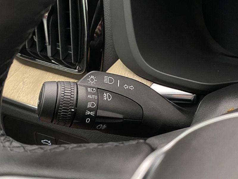 Volvo XC60 T8 AWD RECHARGE PLUS DARK CZ - fotka 23 z 66