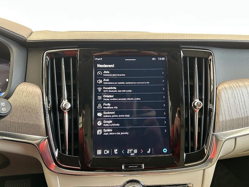 Volvo V90 2.0  B5 4x4 Cross Country Plus - fotka 27 z 30
