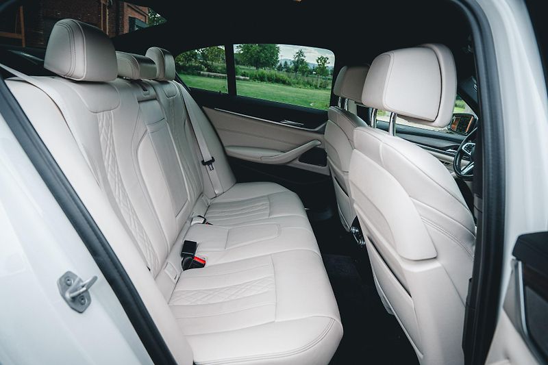 BMW Řada 5 (2017) M550i xDrive ČR  - fotka 29 z 58