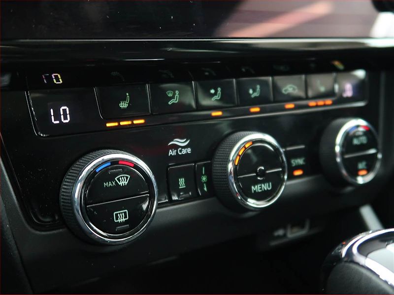 Škoda Octavia (2018) RS 2.0 TSI, Automat, Navi - fotka 16 z 23