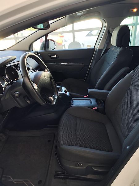 Peugeot 5008 (2016) 1.6 BlueHDi 88kW Allure - fotka 12 z 22