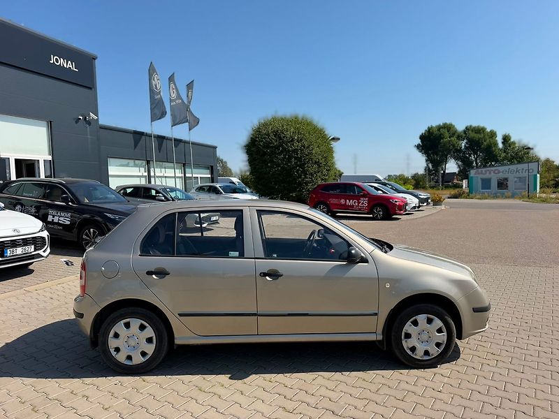 Škoda Fabia HB Classic 1.2HTP 40kW 55 - fotka 16 z 19