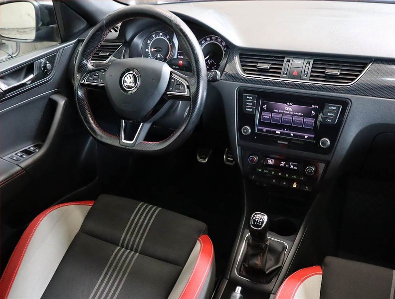 Škoda Rapid (2017) Spaceback 1.0 TSI, Xenony - fotka 7 z 22