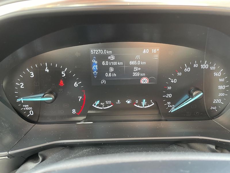 Ford Focus (2021) 1.0 EcoBoost mHEV Titanium - fotka 17 z 36
