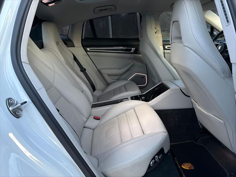 Porsche Panamera 2,9 4 ČR DPH VÝBAVA - fotka 12 z 27