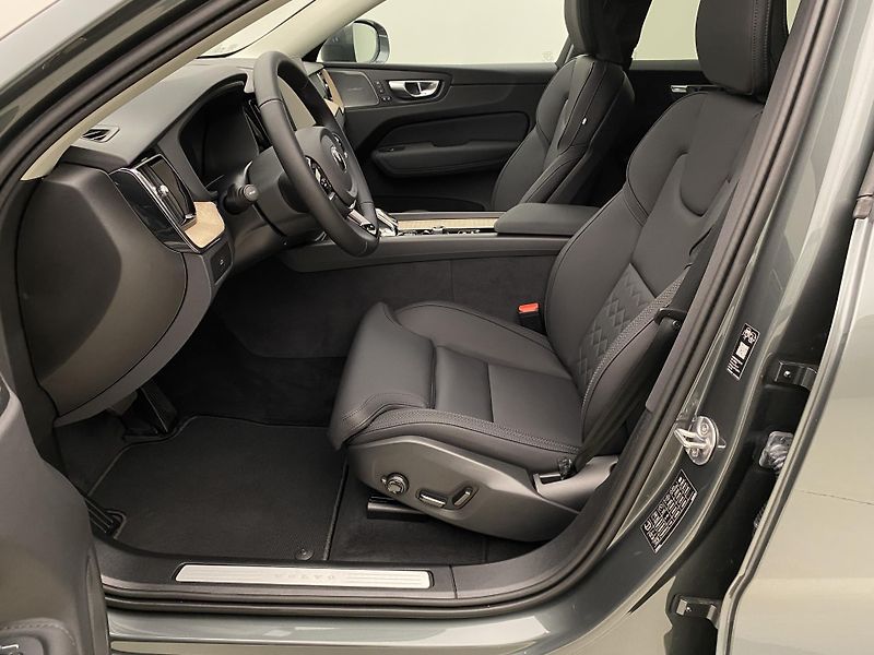 Volvo XC60 (2026) B5 AWD AUT BRIGHT PLUS  - fotka 3 z 66