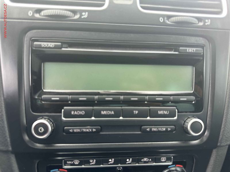 Volkswagen Golf (2010) 1.6 TDi, DSG - fotka 14 z 15