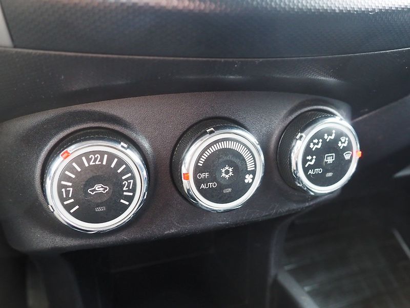 Mitsubishi Outlander (2010) 2.0 DI-D, 123 kW, 4x4 - fotka 28 z 35