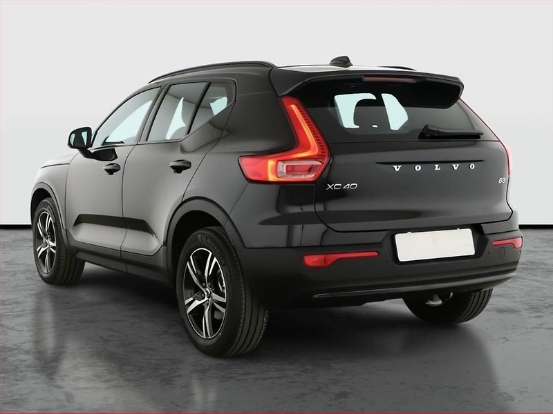 Volvo XC40 (2026) B3 - fotka 4 z 23