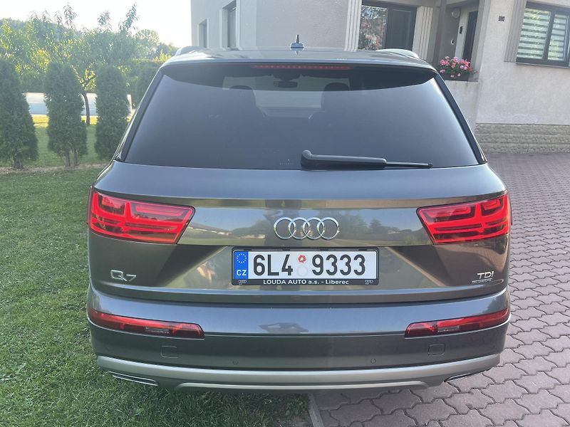 Audi Q7 3.0TDI 200KW,S-LINE,VZDUCH,TZ - fotka 6 z 52