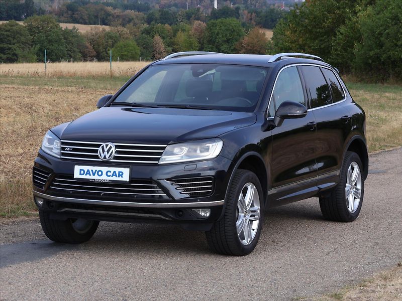 Volkswagen Touareg 3,0 TDI V6 DSG R-LINE CZ 4M - fotka 3 z 29