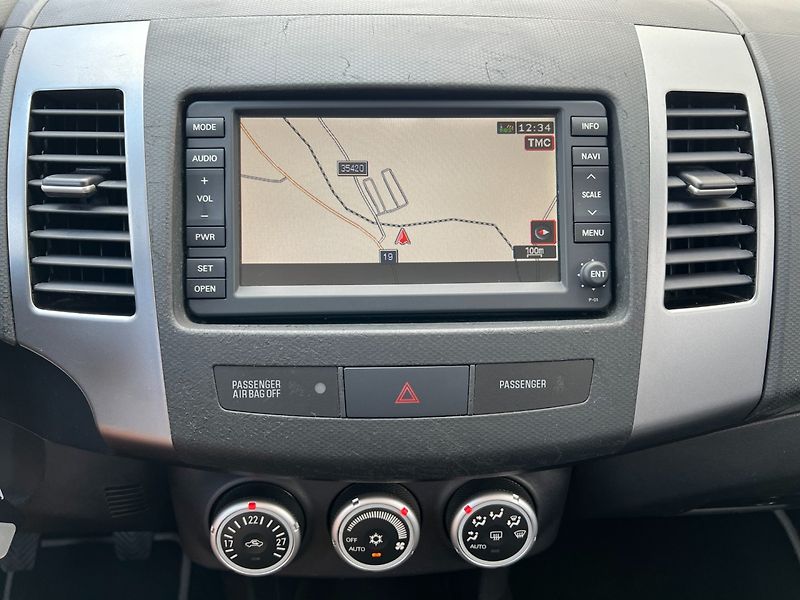 Peugeot 4007 (2009) 2.2HDi 115kW 4x4 - fotka 13 z 36