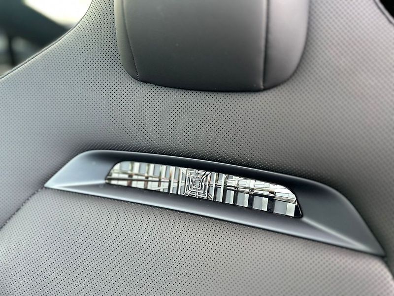 Tesla Model S - fotka 27 z 30