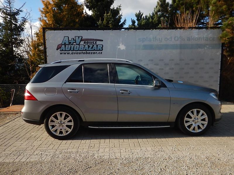 Mercedes-Benz Třídy M ML 350 BLUETEC 4MATIC - fotka 8 z 17