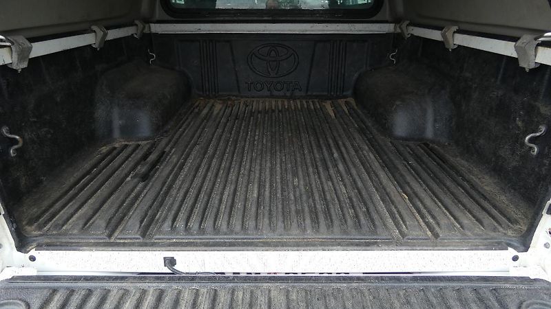 Toyota Hilux 2.4 D-4D Double Cab 4x4 Live - fotka 19 z 21