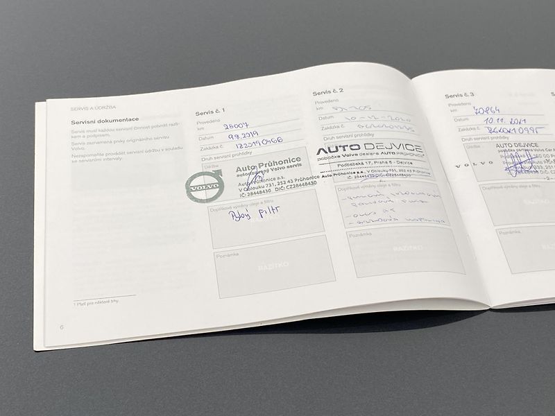 Volvo XC90 D5 AWD R-DESIGN AUT CZ - fotka 45 z 47