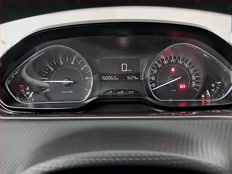 Peugeot 2008 (2013) 1.2 PureTech, Navi, Tempomat - fotka 11 z 17