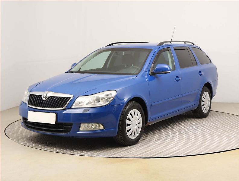 Škoda Octavia (2010) Ambiente 1.6 TDI, po STK - fotka 2 z 19