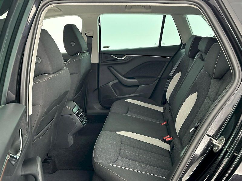 Škoda Kamiq (2025) 1.0TSI 85kW Top Selection - fotka 8 z 31