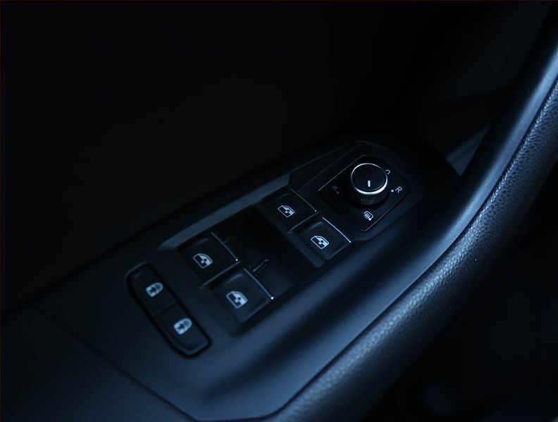 Volkswagen Touareg (2023) 3.0 TDI - fotka 17 z 29